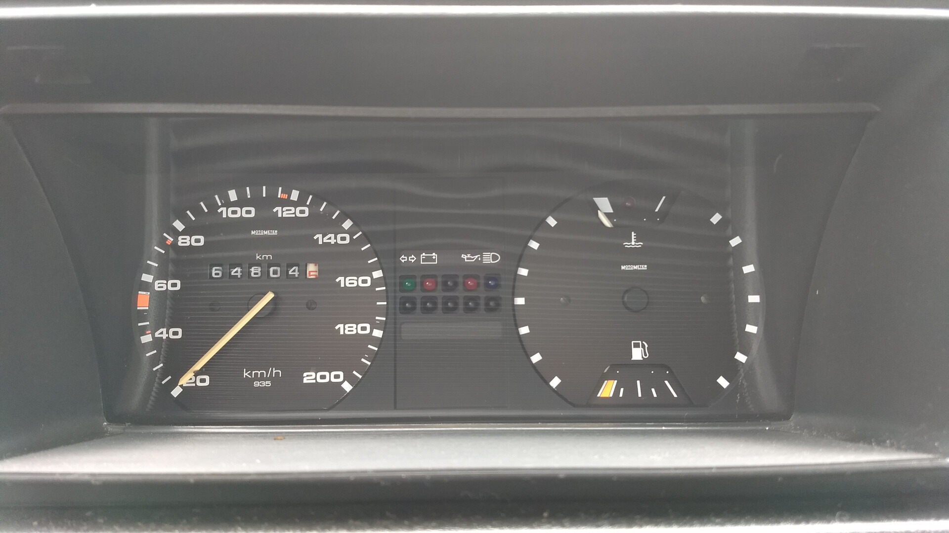 Tachometer, Kontrollleuchten, Tankanzeige und Drehzahlmesser des Golf C